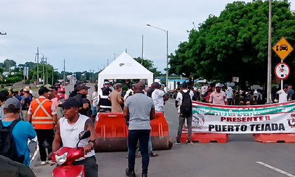 Bloqueo en la vía Panamericana por protesta de trabajadores del Ingenio La Cabaña
