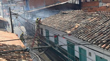 Imagen de  Urgente: incendio en Rionegro deja una persona herida y afectaciones en dos viviendas y un taller