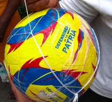 Los balones de Abelardo: también se reconstruye regalando alegría