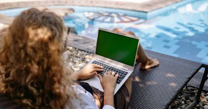 ¿Desconectar del trabajo en vacaciones?: ocho de cada diez españoles no lo consigue