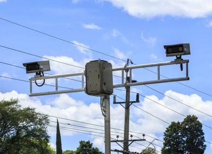 Imagen de Comenzó la instalación de nuevas cámaras de fotomultas en Las Palmas. Estos son los puntos