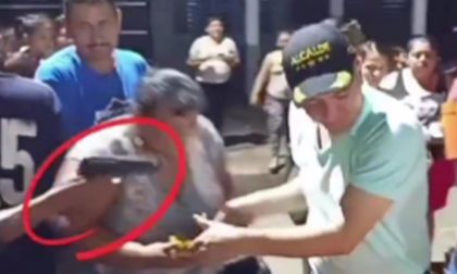 De no creer: sujeto intentó matar a un alcalde, pero su arma no se accionó