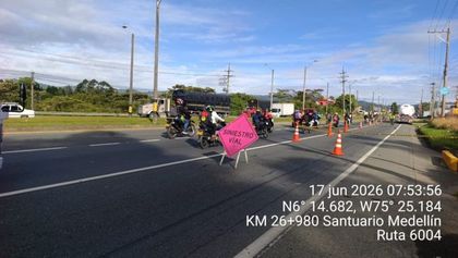 Imagen de Paso restringido en la autopista Medellín-Bogotá por accidente fatal en Guarne