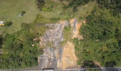 Imagen de  Riesgo inminente de deslizamiento en la Variante Caldas: hicieron urgente llamado para prevenir emergencias