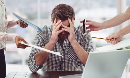 80% de los trabajadores en Colombia experimentan niveles elevados de estrés laboral
