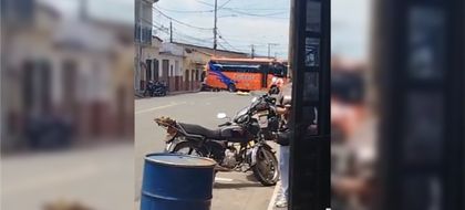 Imagen de  En Corinto, Cauca, disidencias dejaron un bus que tendría explosivos; Gobierno mantiene la Operación Perseo