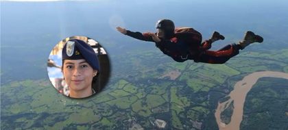 Imagen de Lesly Quitumbo López, primera suboficial paracaidista en salto libre de la Fuerza Aérea Colombiana