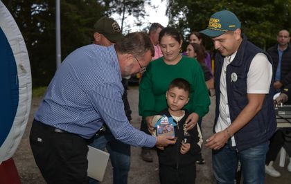 Imagen de  Alcaldía de Rionegro entregó 19 escrituras a habitantes del barrio Villa Camila