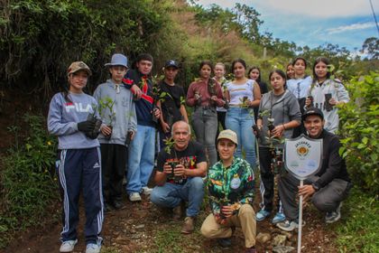 Imagen de  Jóvenes de La Ceja sembraron árboles nativos