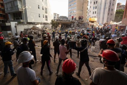 Imagen de  Declaran luto nacional por siete días en Venezuela tras doble terremoto que deja más de 2000 muertos