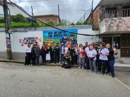 Imagen de  «Unidos todos contra el reclutamiento infantil»: Granada conmemora el Día de las Manos Rojas