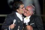 Imagen de Nueva versión de «El Rey» en estilo banda revive la voz de Vicente Fernández junto a su hijo Alejandro