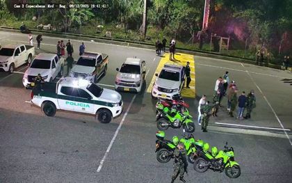 Imagen de Hallaron armas largas y munición en el carro donde fallecieron dos personas por la explosión de un artefacto en la Medellín-Bogotá