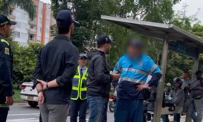 Capturan a agente de tránsito por violencia intrafamiliar durante operativo de la Secretaría de Movilidad