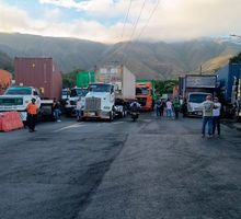 Vía Buenaventura completa cuatro días cerrada y afecta transporte de carga y abastecimiento