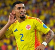 Del Muñoz destrabó un partido cerrado y acercó a Colombia a la siguiente ronda del Mundial
