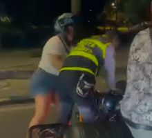¿Guarda golpeado frente al CAM agredió primero al motociclista infractor?