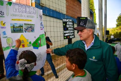 Imagen de  Gobernador Andrés Julián Rendón entrega obras de infraestructura educativa y vial en Guarne