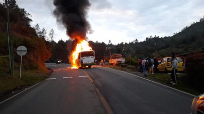 Imagen de Motociclista falleció tras colisionar contra un bus en la vía Don Diego-La Ceja