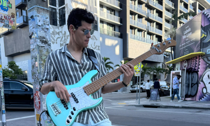 Jhon Alex Zuluaga, el bajista colombiano que conquista el mundo