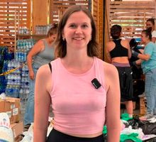 Voluntarios extranjeros en Cali cambiaron sus planes de viaje para ayudar tras el terremoto: así apoyan a los afectados