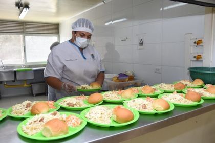 Imagen de Alcaldía de Medellín alcanzó un 98 % de asignación del PAE y fortaleció la alimentación escolar en 2025