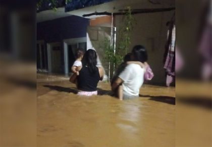 Imagen de Siete viviendas colapsaron por inundaciones en Puerto Triunfo; la Autopista ya está habilitada