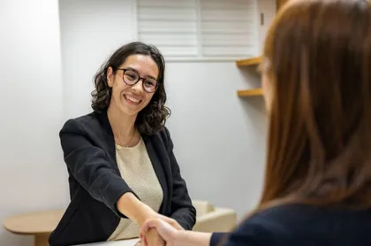 Formación, apoyo y red empresarial: la fórmula para emplear a 7 mujeres víctimas de violencia
