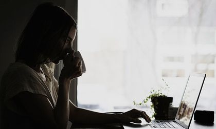 El 80% de las personas usa la IA, pero más de la mitad no revisa la información obtenida