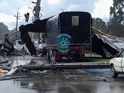 Imagen de Lluvias generaron varias afectaciones en Rionegro: techos y postes se fueron al piso