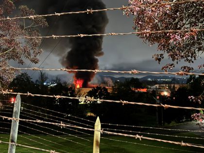 Imagen de “Las llamas están contenidas”: Alcalde de Rionegro dio parte de tranquilidad sobre el incendio en la Zona Franca