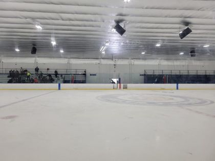 Imagen de  Autor del tiroteo en pista de hielo en Rhode Island, Estados Unidos, mató a su hijo y exesposa