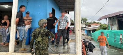 Imagen de  En medio de combates que dejan más de 200 desplazados, el Ejército retomó un corregimiento en Valdivia