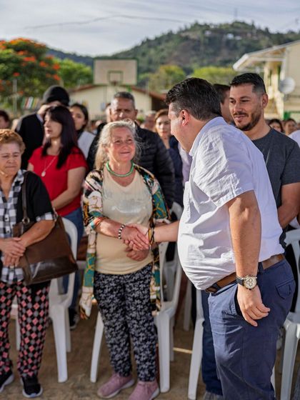 Imagen de Alcaldía de Guarne entregó placa huella en Juan XXIII y mejora de cubierta deportiva en El Colorado