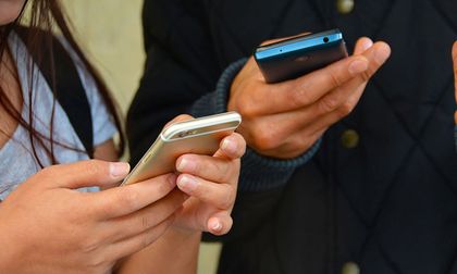 ¿Cuánto afecta el uso excesivo del celular?
