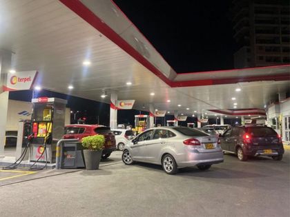Imagen de  MinEnergía ordena rebaja de $500 por galón en la gasolina y anuncia sanciones por incumplimiento