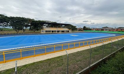 Campeones mundiales en la inauguración de nueva pista de Patinaje