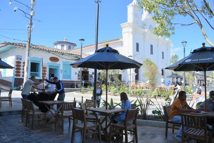 Imagen de Alcaldía de El Retiro entregó dotación a los comerciantes del parque principal