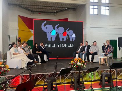 Imagen de  Guarne abrió 20 000 becas gratuitas para aprender inglés y 5 000 para formación en terapia conductual