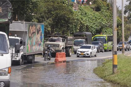 Imagen de  Deterioro en la vía El Tranvía corresponde a daño macroestructural: Alcaldía de Marinilla