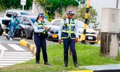 Agentes de tránsito en Cali fueron atacados en tres operativos: uno permanece bajo atención médica