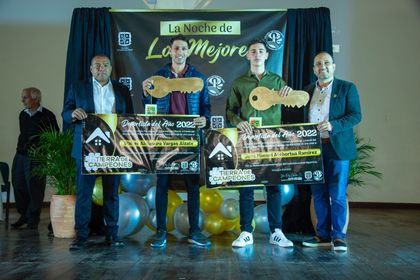 Imagen de  El Carmen entregó dos casas y $83 millones a los deportistas más destacados del año