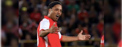 Imagen de  Ronaldinho estuvo en Medellín, pero la Alcaldía no prestó el estadio para el “partido de leyendas”