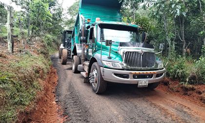 El Otoño, El Crucero y Pueblo Nuevo reciben mejoramiento de vías rurales en Cali