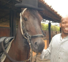 Tino Asprilla desata polémica con convocatoria a cabalgata para “despedir a los de la Casa de Nariño”