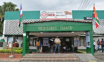Denuncian cobro de 100 pesos por usar los baños en un colegio de Cali