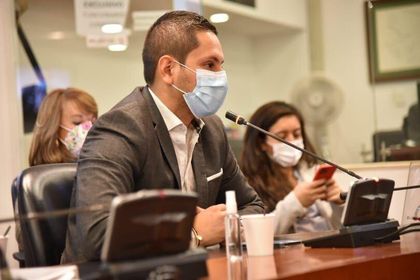Imagen de  Esteban Quintero presentó nuevamente el proyecto de ley que beneficia a municipios de Embalses