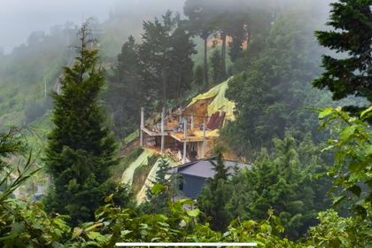 Imagen de  Investigan al menos 35 construcciones al parecer sin licencia en zona boscosa de Medellín, cuatro fueron suspendidas