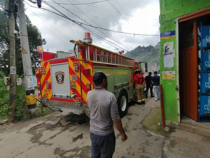 Imagen de Doloroso relato de afectada por incendio en Guarne: “Quedamos con lo que tenemos puesto”