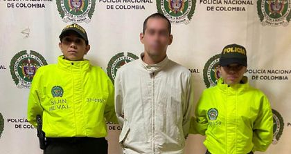 Imagen de Fue capturado un conductor de bus que presuntamente abusó de una mujer y colisionó 10 vehículos